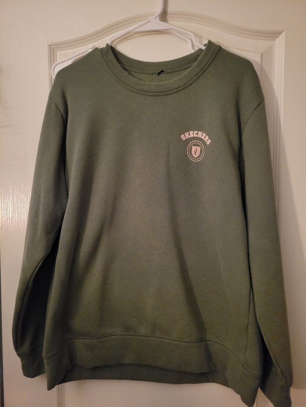 Skechers Women's Olive Crewneck Sweatshirt with Chest Logowom
